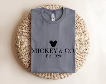 Chemise Mickey and Co, T-shirt Disney vintage, T-shirt Mickey minimaliste, Chemise Disney Est 1928, Vêtements de voyage Disneyland, Cadeau Disney esthétique