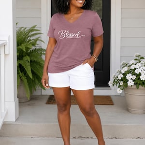 Camiseta "Blessed Shirt" / Camiseta de fe cristiana / Camiseta minimalista blanca con texto / Ropa católica / Regalo religioso inspirador