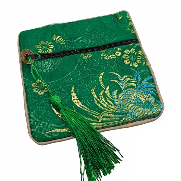 NEW Beautiful pouch in traditional Chinese patterns.