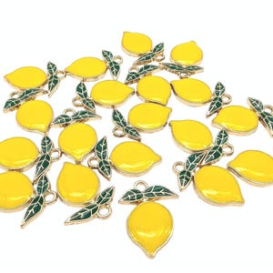 Adornos de limón esmaltados: temática frutal, estilo veraniego (10 unidades). Disponibles para compra al por mayor. imagen 1