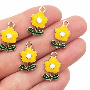 Set of 10 beautiful flower charms