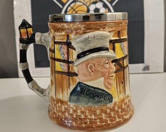 Vintage bierpul met Lancaster Sandland-personage - Charles Dickens Mr Pickwick & Mr Micawber-mok, EPNS-rand, gemaakt in Engeland, jaren 1960