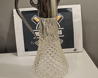 Vintage Engelse bordeauxrode kan - verzilverde EP zink- en diamantgeslepen glas wijnkaraf, barkan uit het midden van de eeuw, gemaakt in Engeland jaren 1950