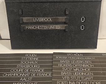 Vintage Subbuteo C158 stadionscorebord set met internationale teamnaamstroken, retro jaren 80/90 tafelvoetbalspel accessoirebundel