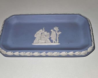 Antieke rechthoekige schaal van wedgwood-blauw jasperwerk, snuisterij 'The Music Lesson', Victoriaanse ringschaal circa 1891-1908, mat salieblauw