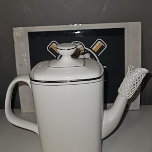 Royal Doulton Platinum Concord Coffee Pot with Lid H5048, Vintage White Fine Bone China Teapot England 1980s, Replacement Tableware