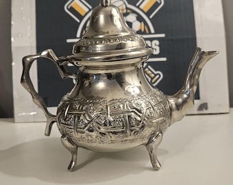 Vintage Marokkaanse theepot uit Fez, met de hand gestempelde verzilverde messing boho-theepot, Moors boho-huisdecor, maat 15