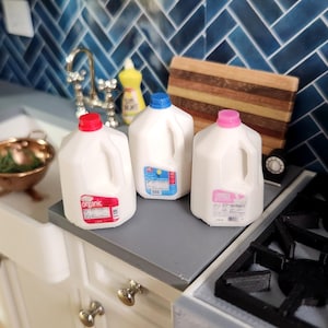 Carafe à lait miniature pour maison de poupée 1:12