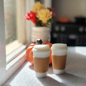 Set of 2 Dollhouse Coffee Cups To Go for Decor or Diorama