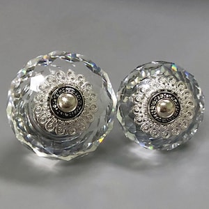Pomello per mobile Knobella in vetro sfaccettato trasparente con base metallica – Elegante maniglia per cassetto