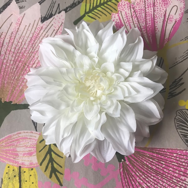 BEST SELLER!!! White Dahlia Hair Clip//Perfect For Weddings//Hair Flowers//White Flowers