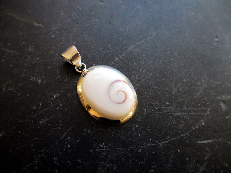 oval jewelry Pendant shiva eye white sterling silver operculum