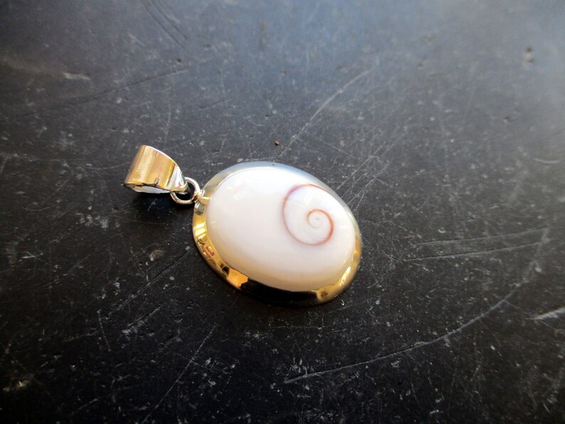 oval jewelry Pendant shiva eye white sterling silver operculum
