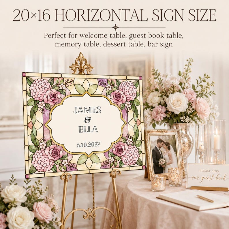 K&ouml;nnte beinhalten: Ein horizontales rechteckiges Schild in 20x16 Zoll mit einem Rand im Buntglas-Stil, verziert mit rosa Rosen und gr&uuml;nen Bl&auml;ttern. Die cremefarbene Mitte zeigt den Text "JAMES & ELLA" und das Datum "6.10.2027" in einer dunklen Serifenschrift.