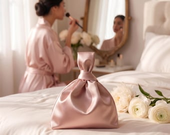 Japanese Knot Bag, Satin Knot Bag, Wedding Knot Purse, Bridal clutch, Bridesmaid Clutch, Wedding Guest Purse,Wedding accessory,White handbag