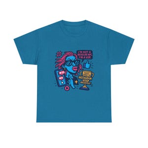 T-shirt humoristique de télé-réalité - Parodies de célébrités et blagues d'influenceurs - T-shirt de la culture pop image 1