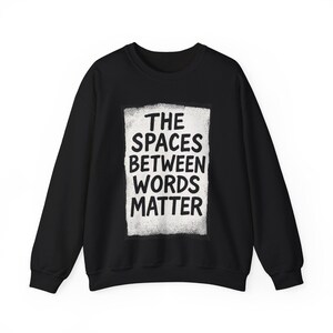 Literatur-Pullover: Modernes Leben Zitate Shirt mit minimalistischer Textkunst Bild 2