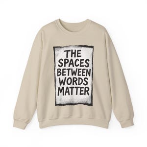 Literatur-Pullover: Modernes Leben Zitate Shirt mit minimalistischer Textkunst Bild 3