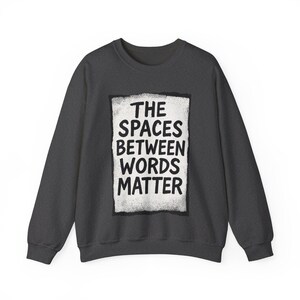 Literatur-Pullover: Modernes Leben Zitate Shirt mit minimalistischer Textkunst Bild 5