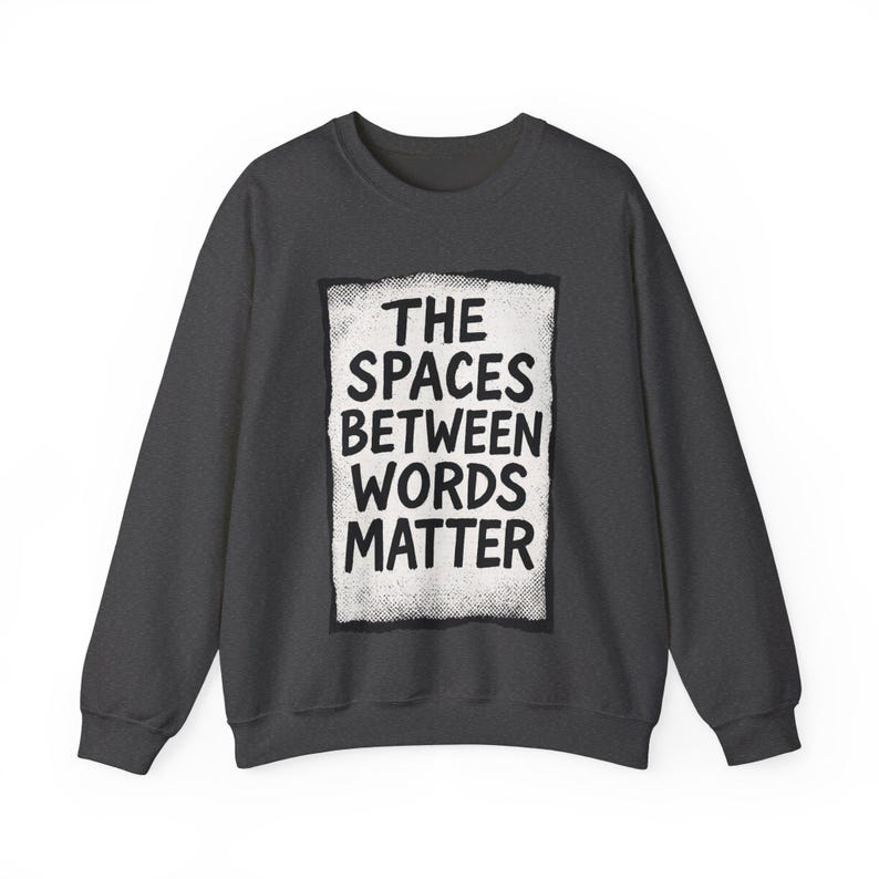 Literatur-Pullover: Modernes Leben Zitate Shirt mit minimalistischer Textkunst Bild 5