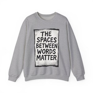 Literatur-Pullover: Modernes Leben Zitate Shirt mit minimalistischer Textkunst Bild 4