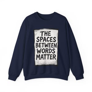 Literatur-Pullover: Modernes Leben Zitate Shirt mit minimalistischer Textkunst Bild 7