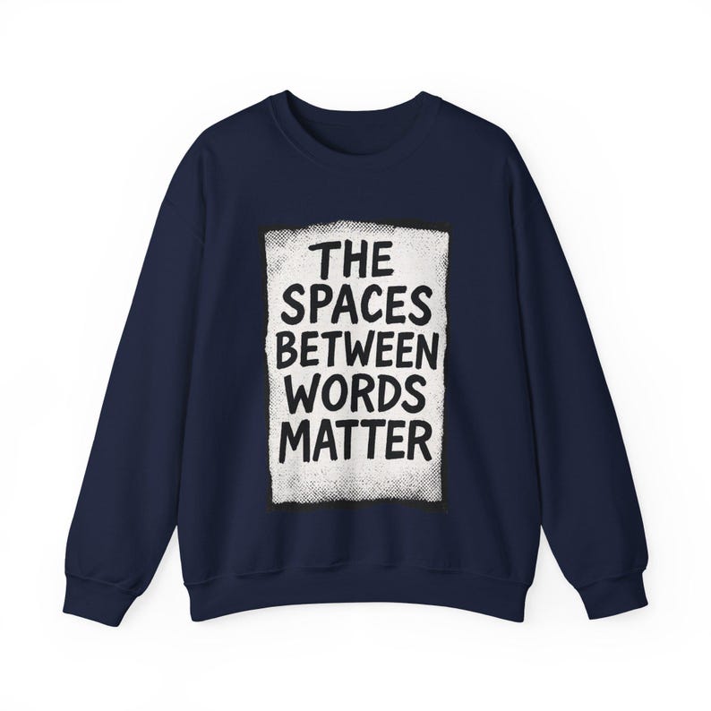 Literatur-Pullover: Modernes Leben Zitate Shirt mit minimalistischer Textkunst Bild 7