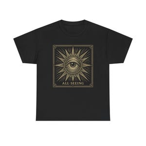 Camiseta Neo-Pop con el Ojo que Todo lo Ve, Camiseta urbana con grabado de tarot y ocultismo imagen 4