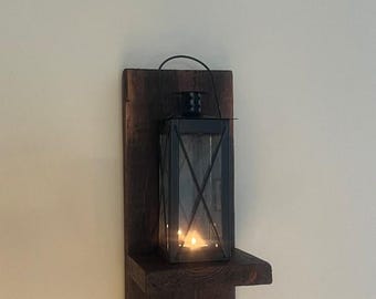 再生古材を使用した素朴なランタン型壁掛け照明