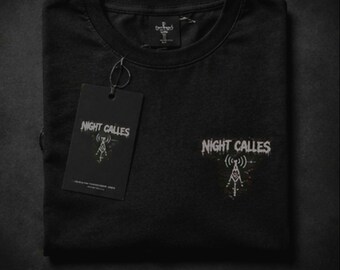 Camiseta gráfica morada oscura, camisa gótica urbana, moda oversize estilo Y2K.