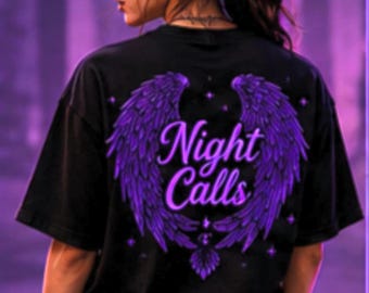 Camiseta infantil Night Calls Angel Wings / Logotipo de la luna morada en el pecho