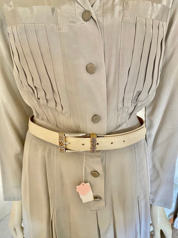 ANNE KLEIN New Old Stock Beige Leather Belt With T