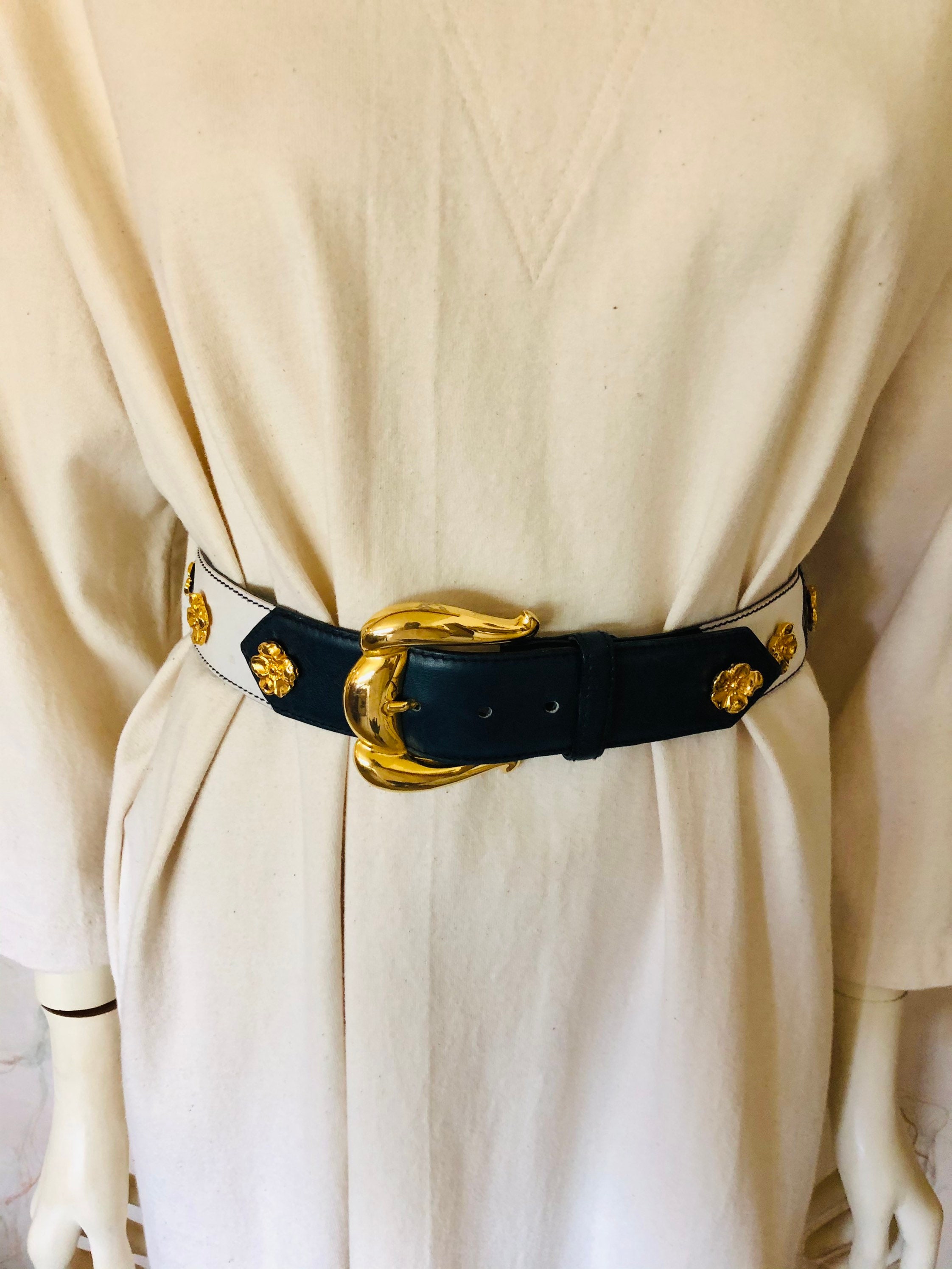 VARIETYANDCAPTURE Designer Belts Metal Buckle Fashion Accessories Women  White Leather Belt