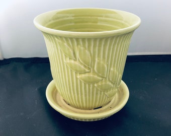 Vintage 5” Shawnee USA Green Flowerpot With Embossed Leaf Trim in Excellent Condition