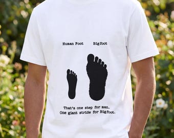 T-shirt Bigfoot Footprint | Grafisch T-shirt menselijke voet versus Bigfoot