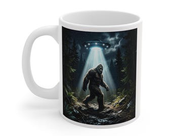 Sasquatch in mok met ufostraal | Buitenaards schip boven Bigfoot in het bos