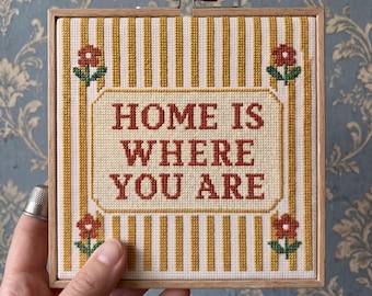 Volkskunst kruissteekpatroon, Home is Where You Are retro bloemensteekproef, Cottagecore housewarming cadeau pdf-download