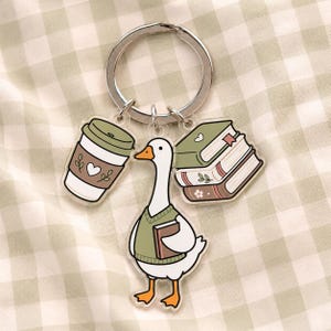 Brelok Bookish Goose, kubek na kawę, akrylowa zawieszka na torbę Book Stack