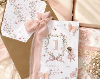 Tarjeta de primer cumpleaños de hadas personalizada para hija, recuerdo floral rosa con mariposa
