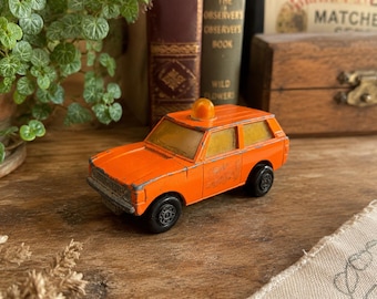 Coche de juguete Matchbox Rolamatics Police Patrol No. 20 Lesney England naranja, de 1975, modelo clásico de 1975.