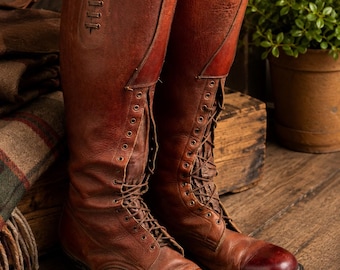 Botas de montar Strathcona de la RCMP (Policía Montada del Canadá) de estilo vintage, con suelas de pata de gato y estribos de época.