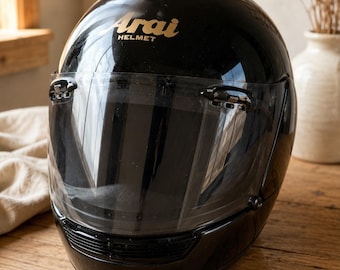 Casco de motocicleta Arai Signet vintage de 1993, negro, fabricado en Japón, integral. Pieza de exhibición.