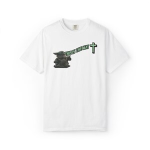 Dies ist der Weg Baby Yoda, Grogu Grafik T-Shirt | The Mandalorian inspiriert, Kreuzsymbol Bild 4