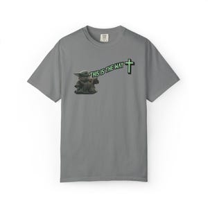 Dies ist der Weg Baby Yoda, Grogu Grafik T-Shirt | The Mandalorian inspiriert, Kreuzsymbol Bild 5