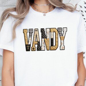 Sportfanskjorta | Svartguld Quiltad Letter Tee – T-shirt med konstgjord lapptäcke och matchmotiv för kvinnor
