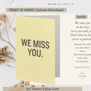 Puede incluir: Una tarjeta del Día del Padre de 5x7 con una cubierta amarilla clara que dice "WE MISS YOU" en negrita y oscura. El interior de la tarjeta contiene un mensaje. Descarga instantánea para imprimir en casa.