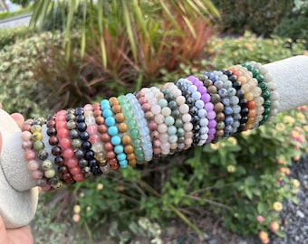 Natural Crystal Beaded Bracelet Handmade Gemstone Jewelry Boho Stretch Wrist Bracelet Minimalist Unisex Gift for Everyday Wear