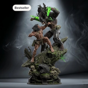 Peut inclure: Statue détaillée représentant une scène de combat entre un humain musclé et un Predator. Le Predator est armuré et présente des accents verts brillants. La base comporte des crânes et un ours. Le mot "Bestseller" est dans un ovale blanc.
