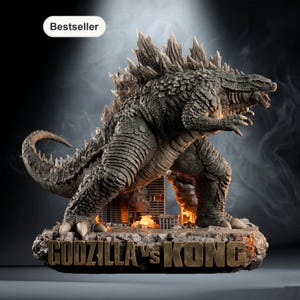Puede incluir: Una estatua detallada de Godzilla, un gran monstruo reptil gris, con piel texturizada y aletas dorsales. La estatua está posada sobre un paisaje urbano, con el texto "GODZILLA VS KONG" en la base. La palabra "Bestseller" está en la esquina superior izquierda.
