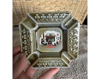 Cenicero antiguo de porcelana irlandesa Wade, fabricado en Irlanda.